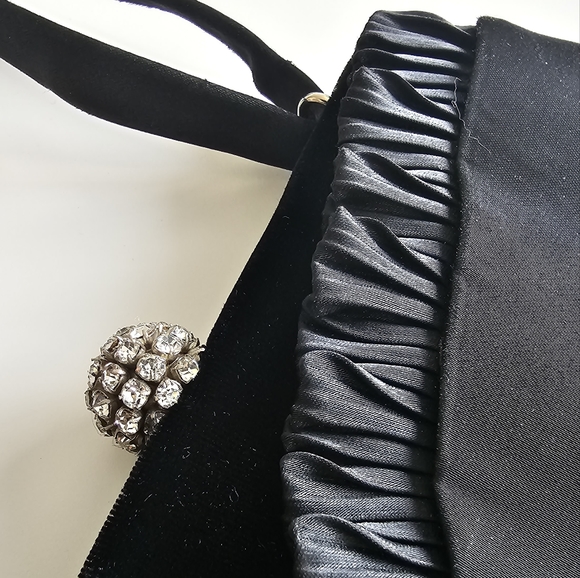 Elegant Vintage Handmade Spanish Retro Black Satin and Velvet Handbag - Picture 4 of 6